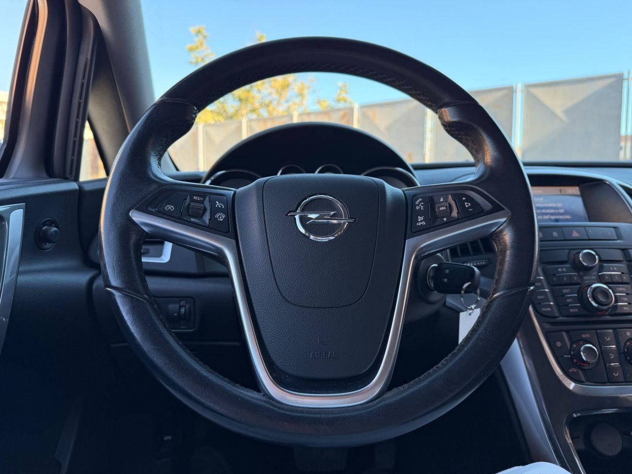 Opel Astra 2013 — photo 8