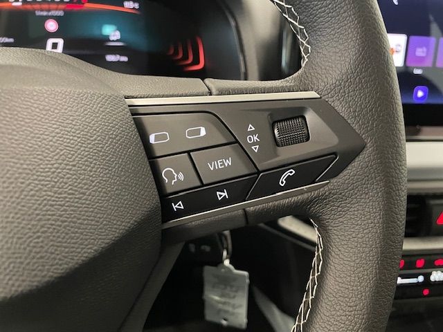 Fahrzeugabbildung SEAT Arona Style Navi Digitales Cockpit LED Apple Car