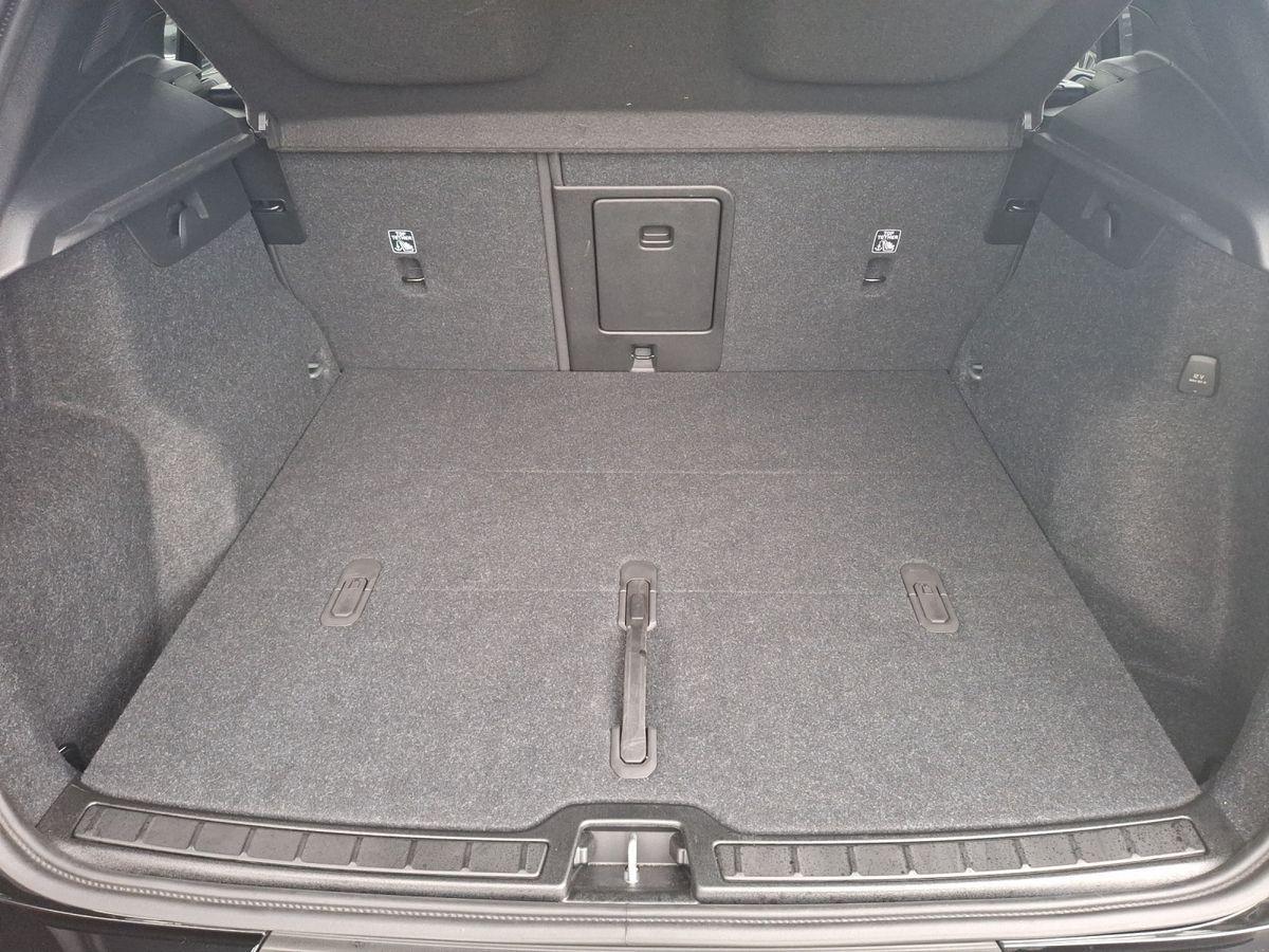Volvo XC40 B3 Plus Black Edition AHK H/K 360° LED 20"