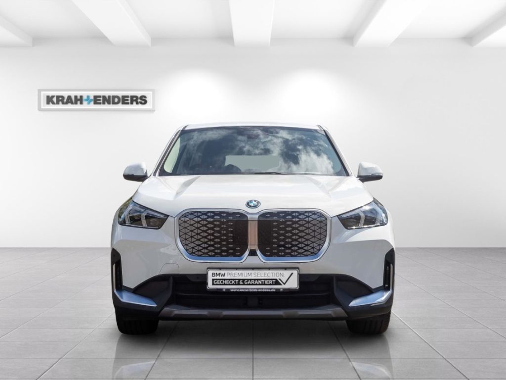 BMW iX1 xDrive30 Panorama Navi HUD RFK eSitze PDCv h foto 2