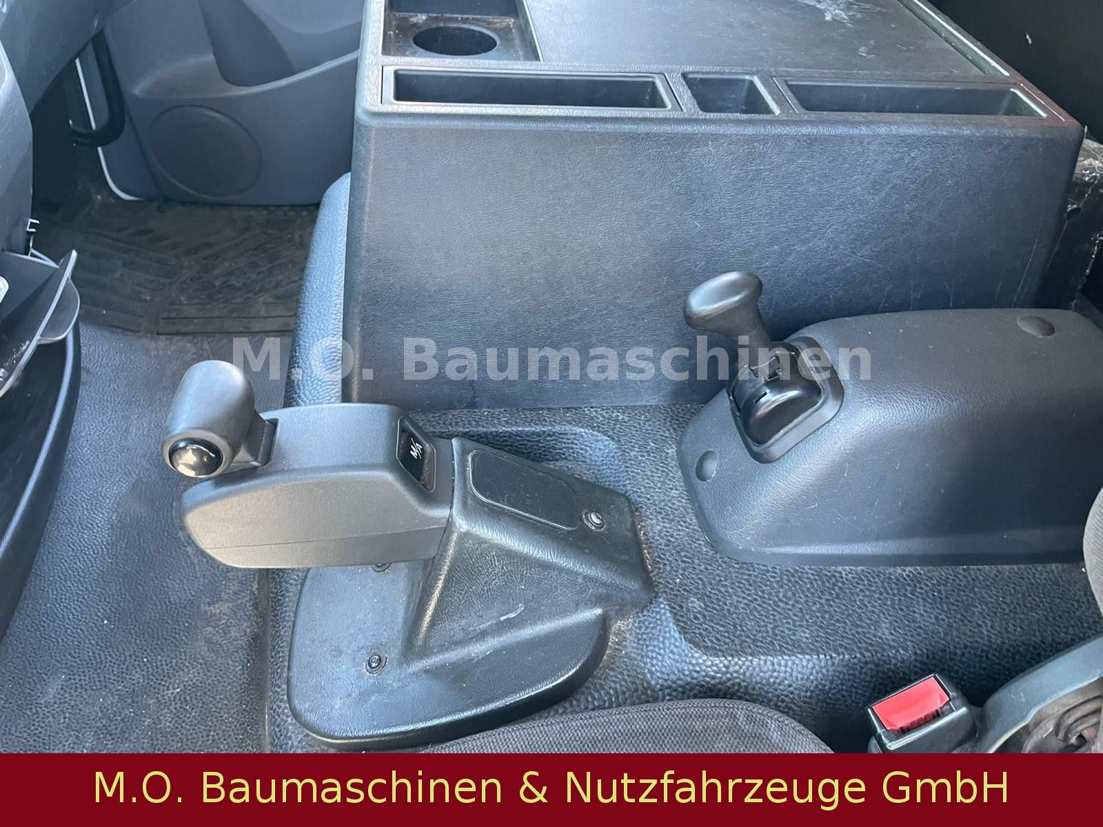 Fahrzeugabbildung Mercedes-Benz 1222 L / Ladebordwand / Thermoking VM-400 D /AC