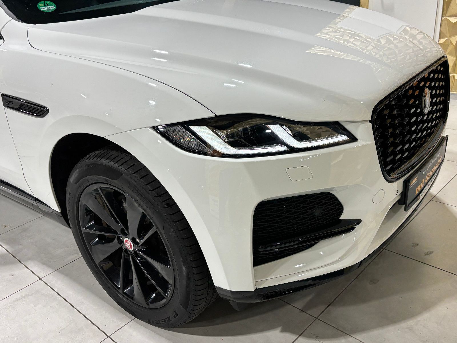 Fahrzeugabbildung Jaguar F-PACE SE AWD/D300KA;ERA/MASSAGE/APPLE/NAVI/KAM