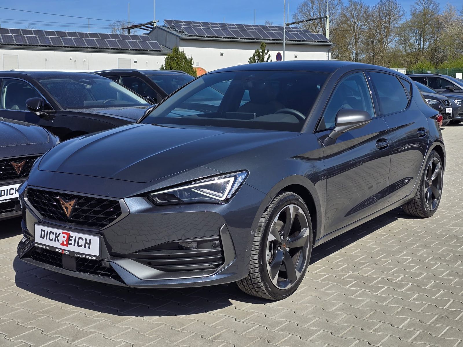 Fahrzeugabbildung CUPRA Leon 1.5 eTSI DSG MATRIX*PANO*ACC*DCC*KAM*WINTER