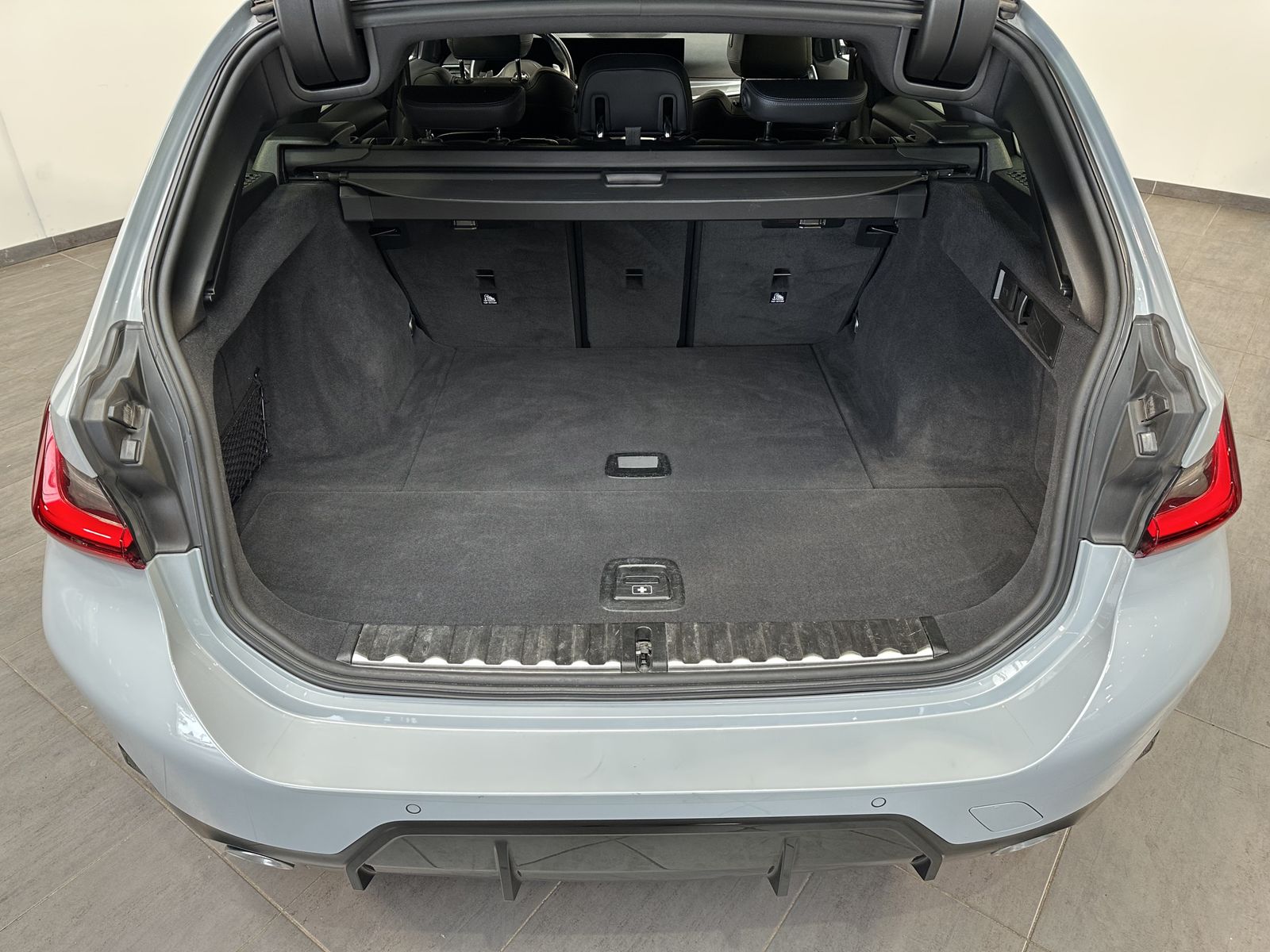 Fahrzeugabbildung BMW 320d Touring M-Sport NAV+LED+ACC+SHZ+VCOCK+18ZO