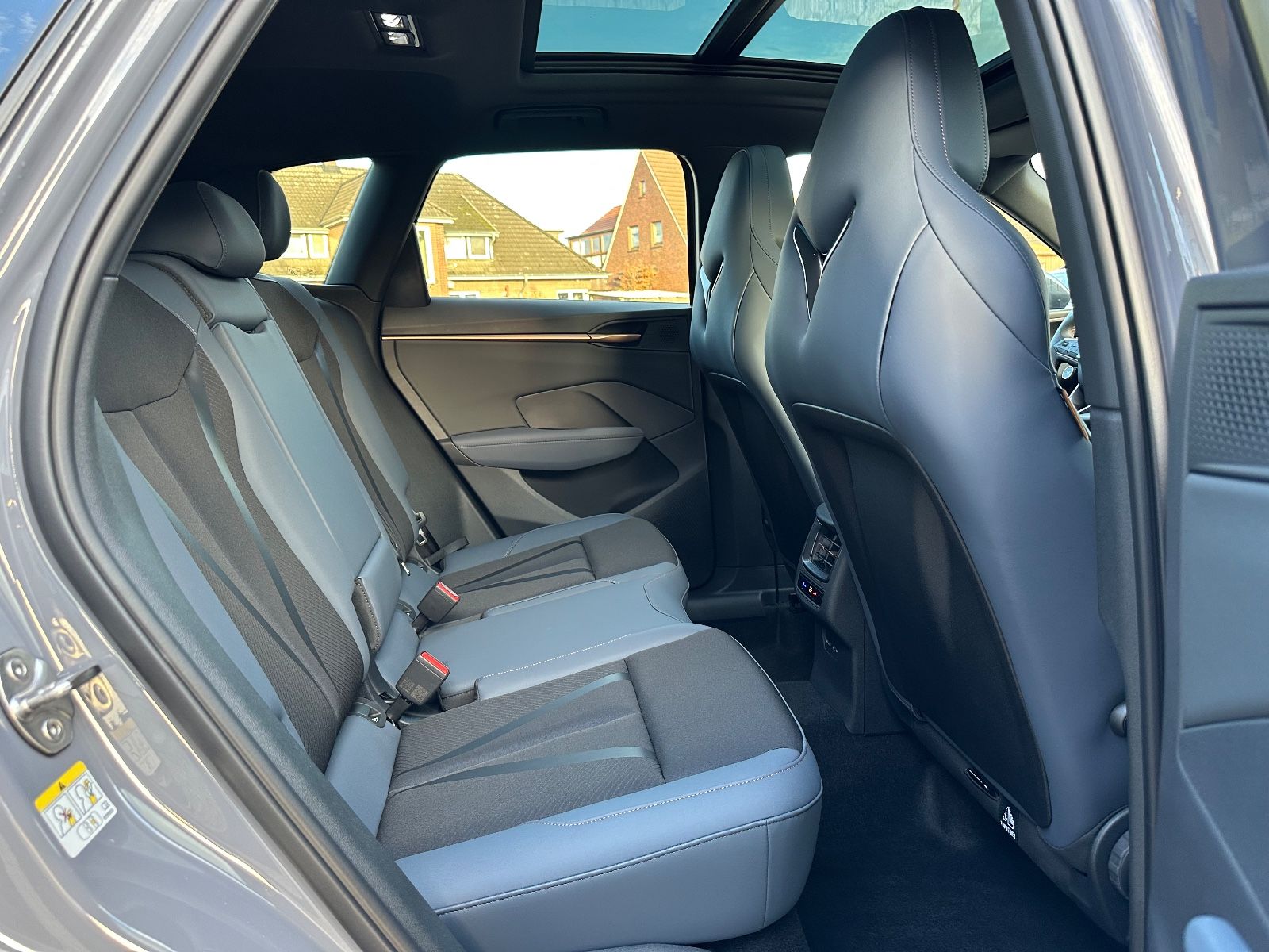 Fahrzeugabbildung CUPRA Terramar 1.5 eTSI DSG Navi/Pano/ACC/LED/AHK/GJR