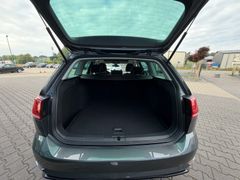 Fahrzeugabbildung Volkswagen Golf VII Variant 1.5 TSI Highline *PANO*R-LINE*