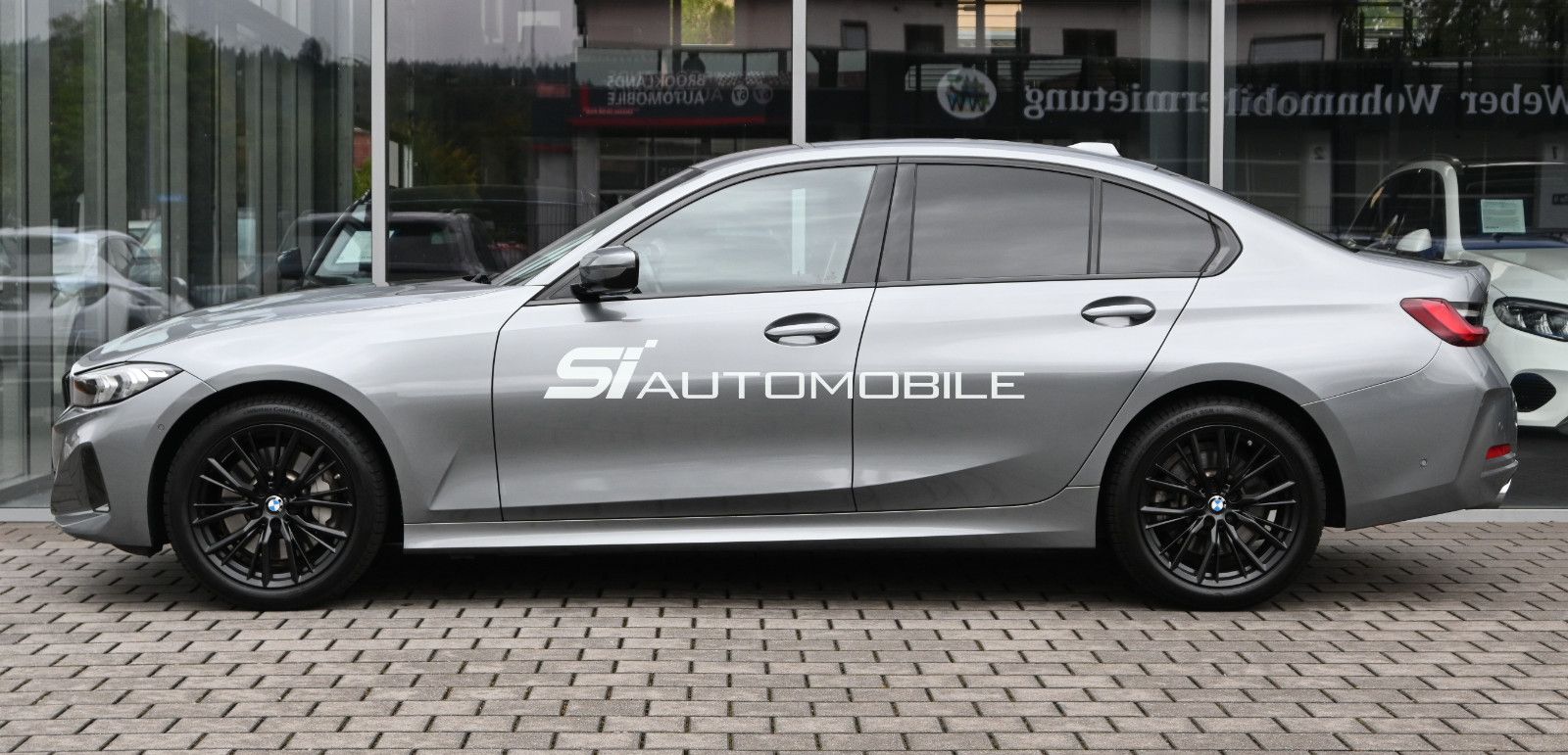 Fahrzeugabbildung BMW 330d xDrive °HEAD-UP°PRIVACY°STANDHEIZUNG°8FACH