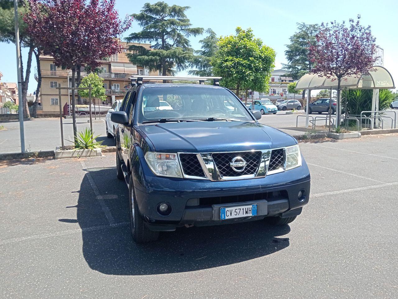 Nissan Pathfinder 2005 — interior