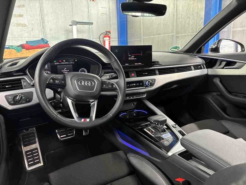 AUDI A4 2024
