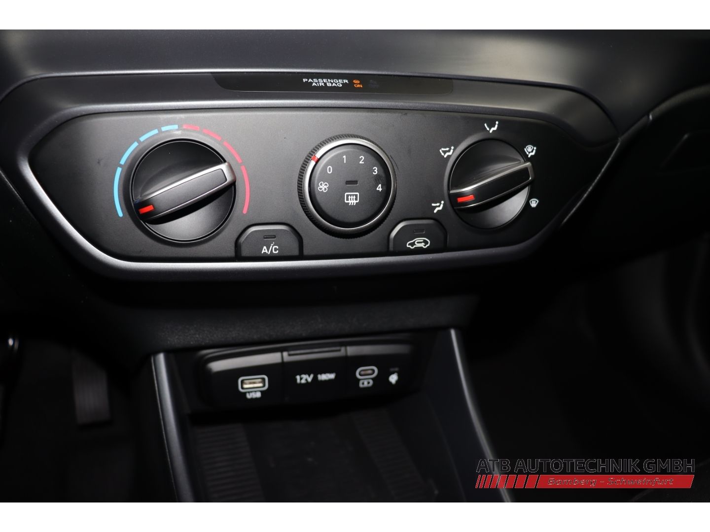 Fahrzeugabbildung Hyundai i20 Trend MY25 1.0 T-GDI 100 PS 6-MT 2WD Navi Ap