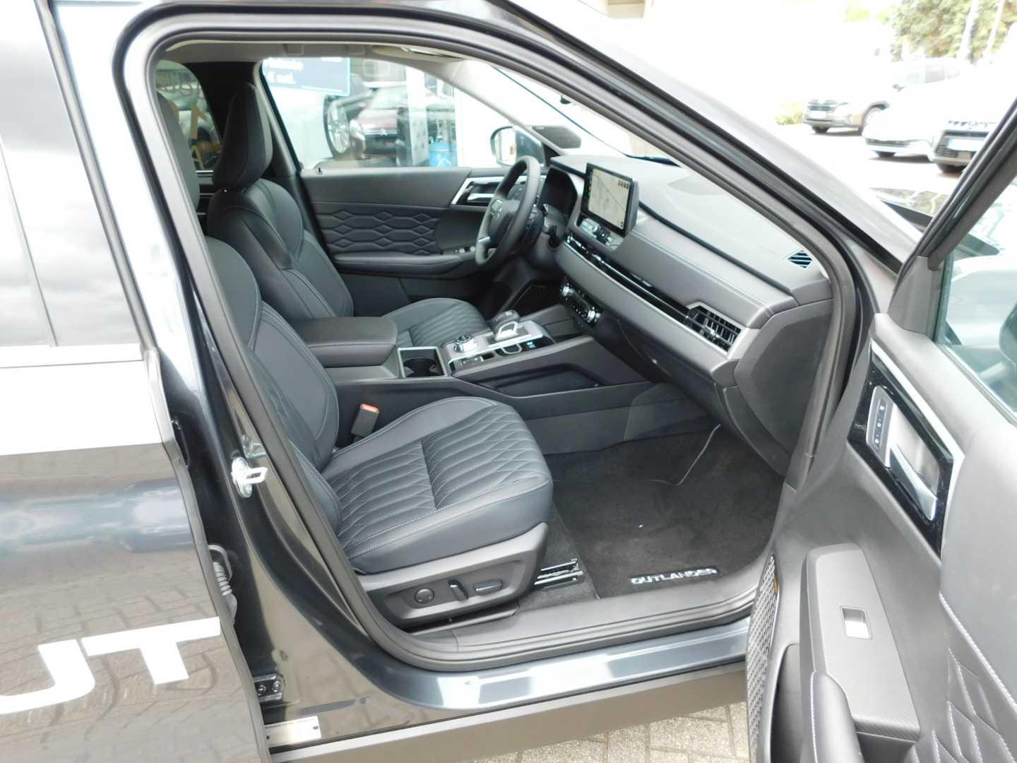 Mitsubishi Outlander 2.4L PHEV TOP 2-Farb