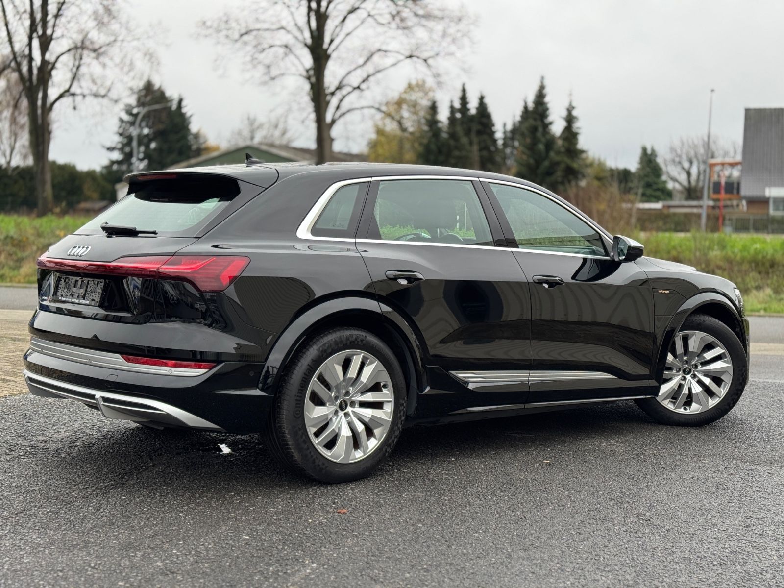 Audi e-tron S-Line quattro imagem 3