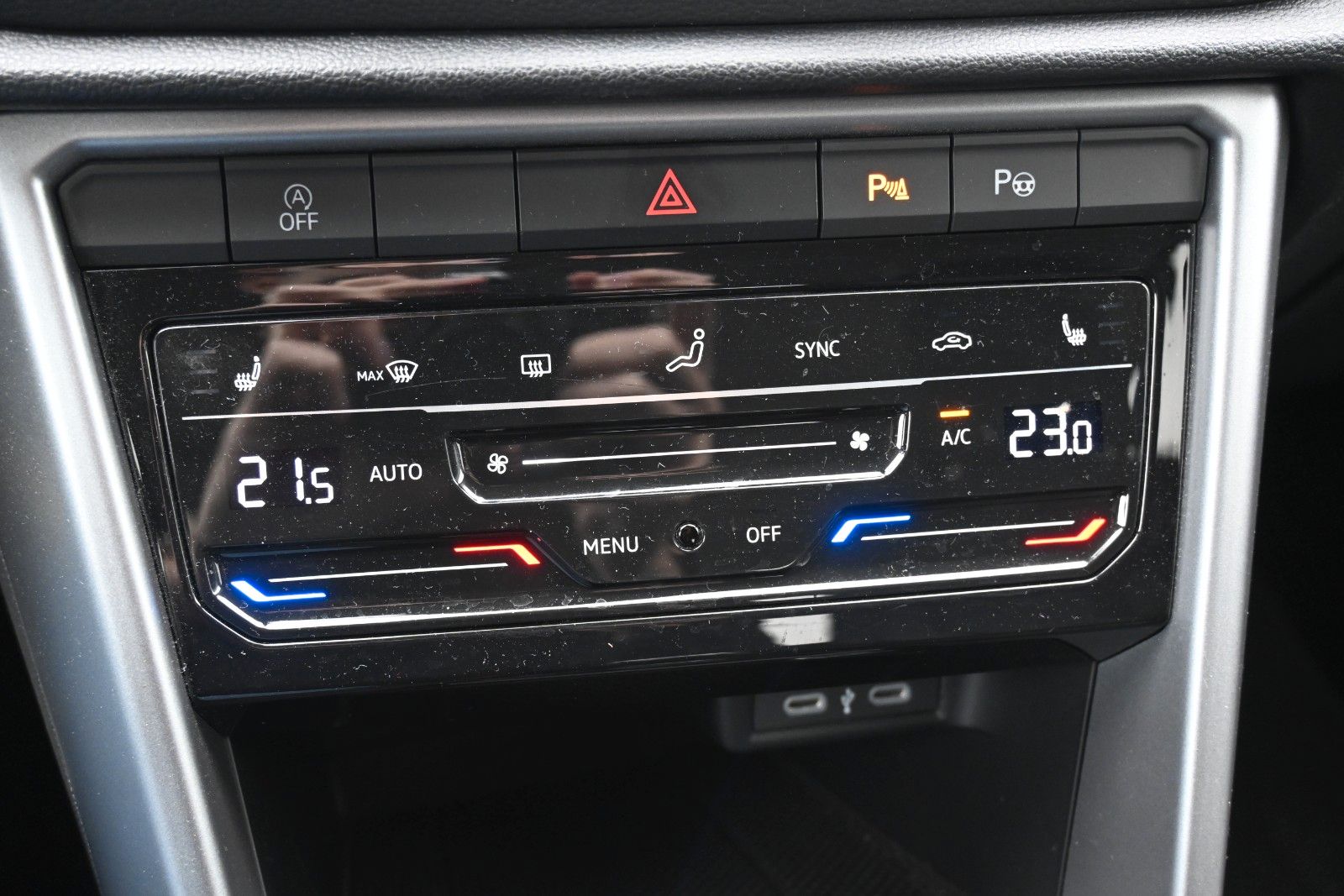 Fahrzeugabbildung Volkswagen T-Roc 1.5 TSI DSG Life*DAB*PDC*AppleCarPlay*SHZG