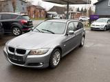 BMW 318i Touring AUTOMATIK/TÜV/LEDER/NAVI/KLIMA - BMW 318 aus 2010: Kombi