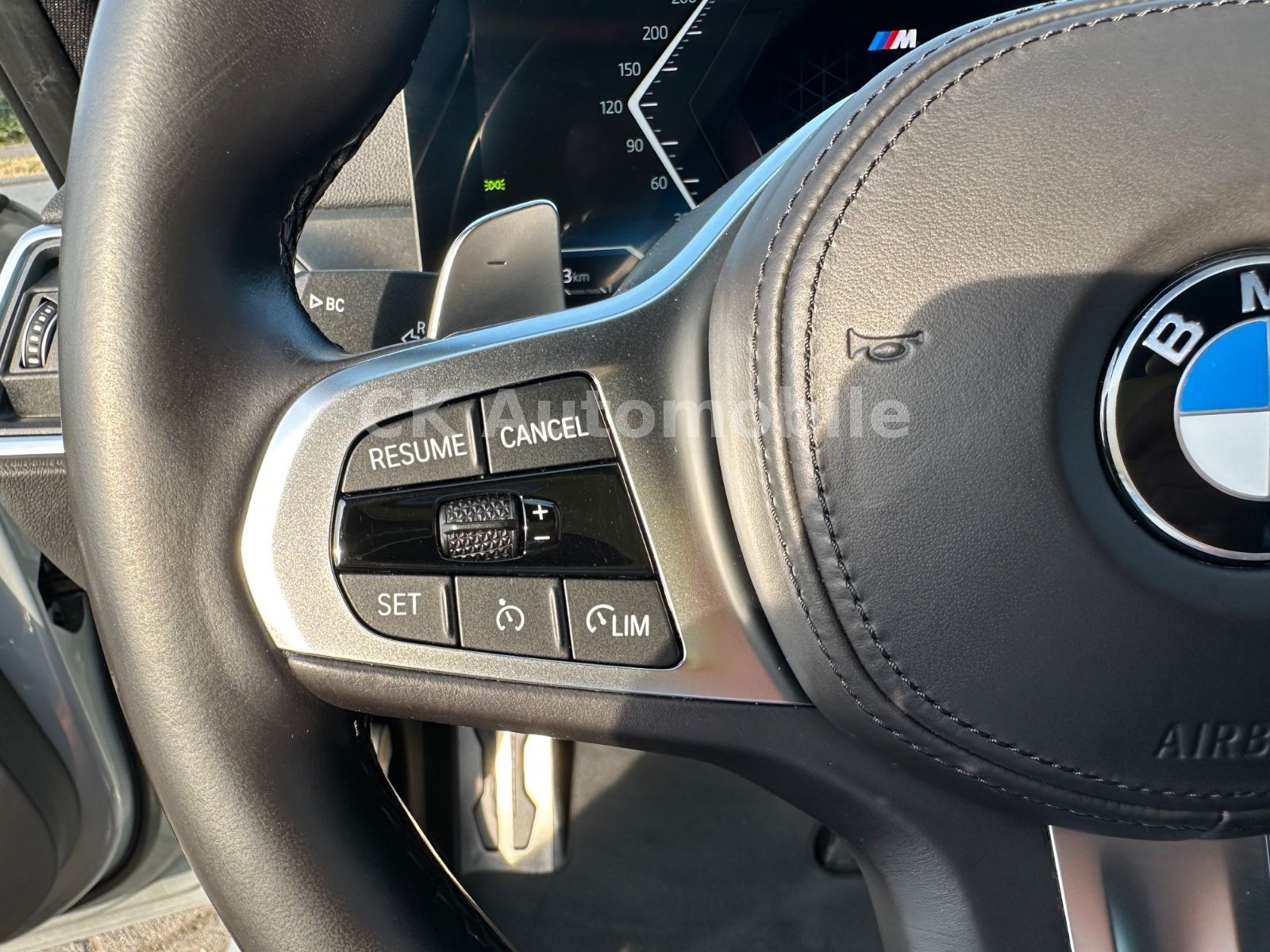 Fahrzeugabbildung BMW 330d xDrive Touring M-Sport/Navi/Head-Up/LED/Kam