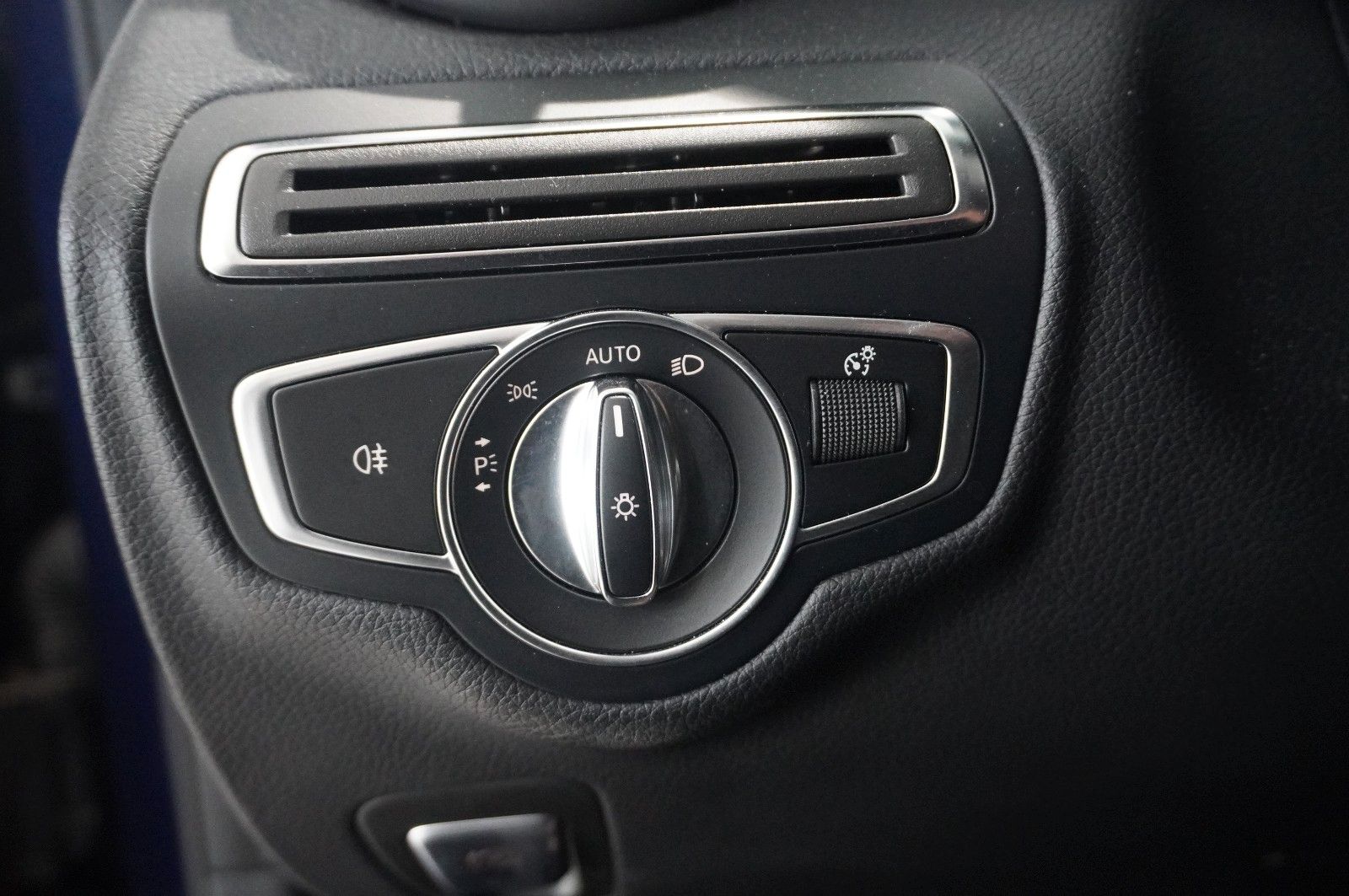 Fahrzeugabbildung Mercedes-Benz C 220 D LIM. AVANTGARDE NAVI/LED/KAMERA/SHZ/AHK