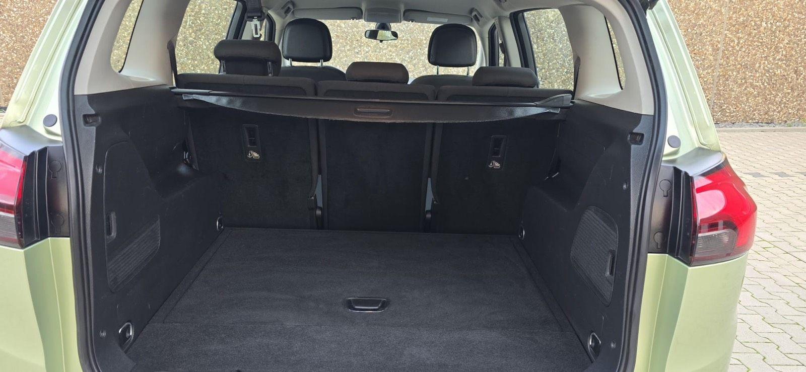 Opel Zafira 2012 — photo 10