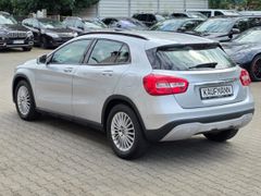 Fahrzeugabbildung GLA 180 Navi Fahrerprofil Ambientebeleuchtung SH