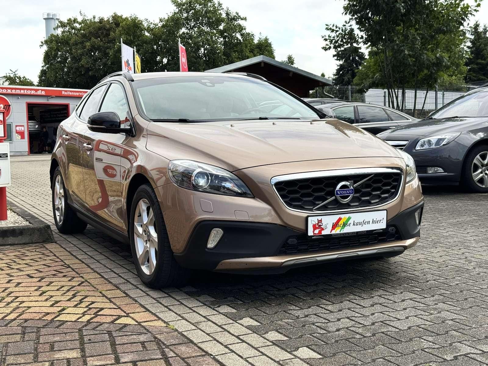 Fahrzeugabbildung Volvo V40 Cross Country T5 AWD/Navi/Xenon/StandHz 1...