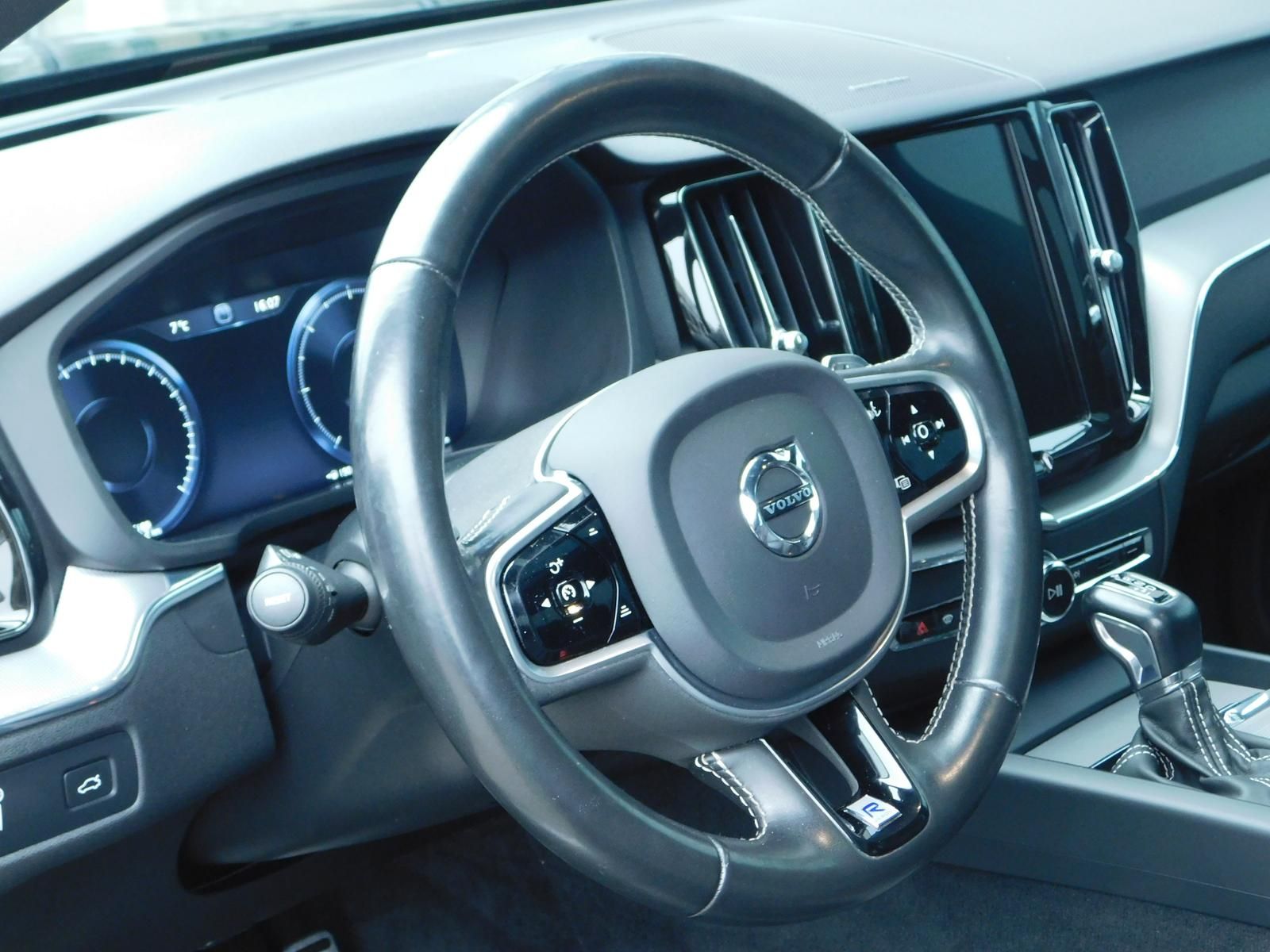 Fahrzeugabbildung Volvo XC60 D4 R-Design