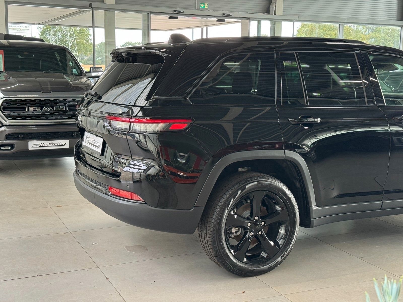 Fahrzeugabbildung Jeep Grand Cherokee 3.6 V6 Limited 4x4 Night Edition