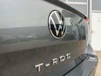 VW T-Roc 1.5 TSI DSG R-Line SHZ NAV AHK KAM 5JGAR bei Autohaus Landmann & Maier OHG