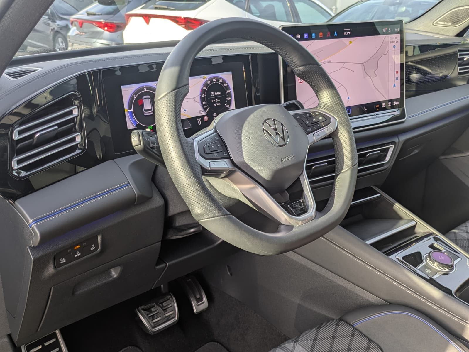 Fahrzeugabbildung Volkswagen Tiguan 2.0 TDI 4M R-Line PANO*H&K*AHK*MATRIX*20"