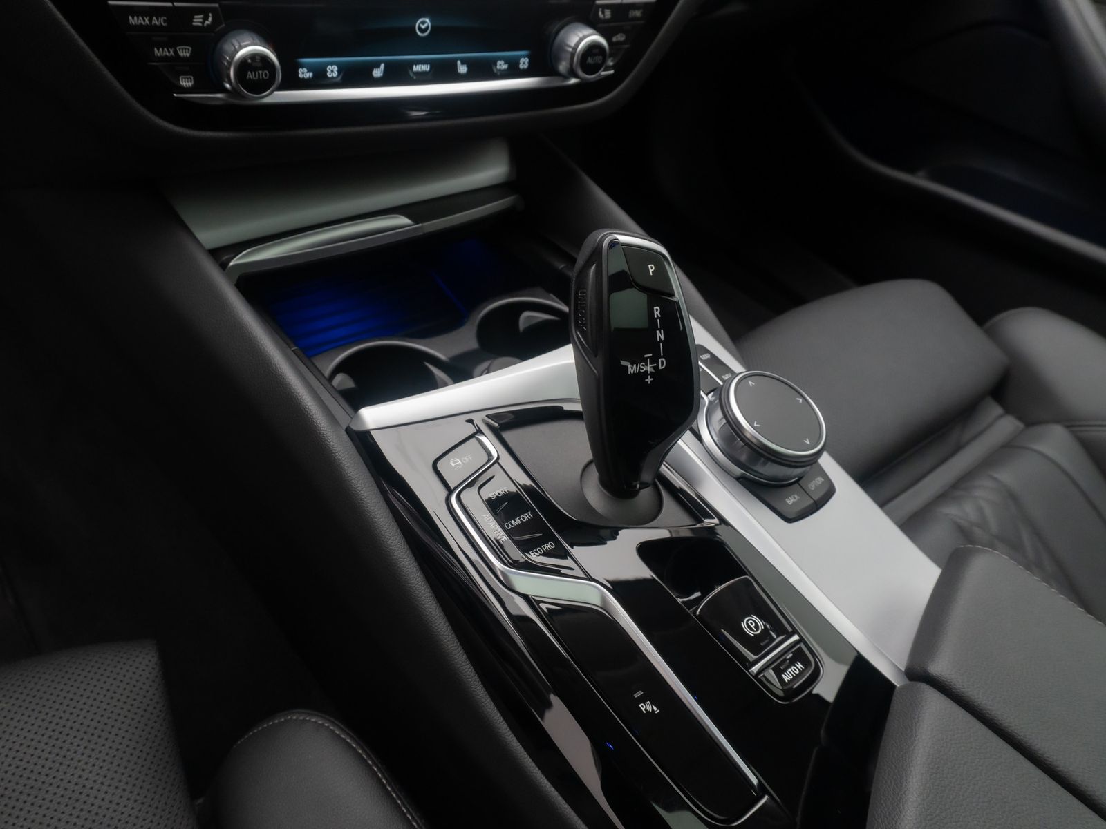 Fahrzeugabbildung BMW 540d xD Panorama Kamera DAB HiFi Lenkrhzg Sport