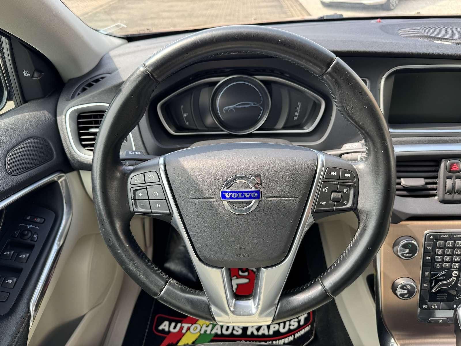 Fahrzeugabbildung Volvo V40 Cross Country T5 AWD/Navi/Xenon/StandHz 1...