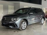 Volkswagen Tiguan Allspace 2.0 TSI R-Line 4M Matrix/H&K/360 - 7 Sitzer Autos