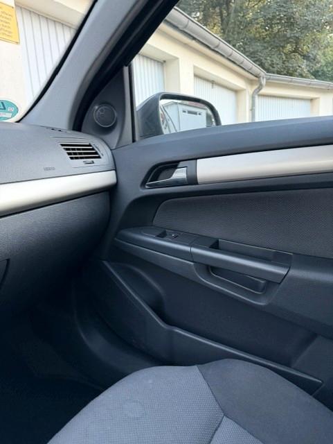 Opel Astra 2007 — photo 17