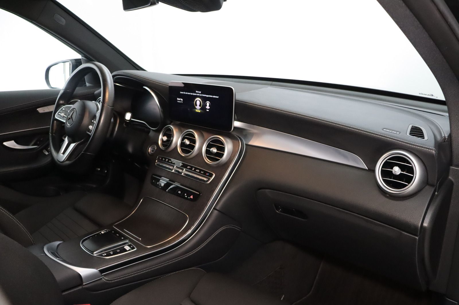 Fahrzeugabbildung Mercedes-Benz GLC 300 e 4Matic * DIS * RFK * LED