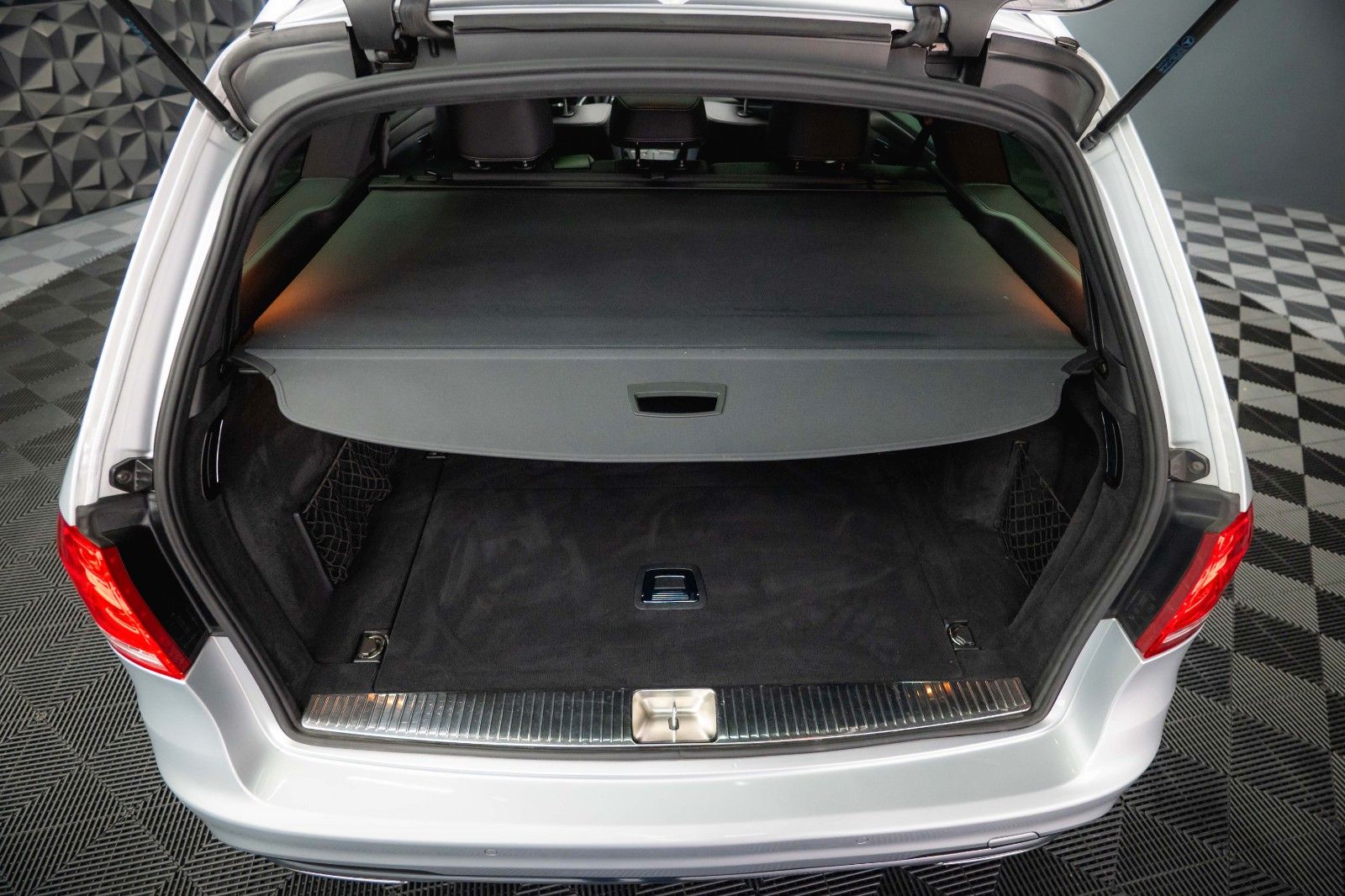 Fahrzeugabbildung Mercedes-Benz E 500 V8 CGI AMG Sport *Airmatic*Pano*ACC*H&K*