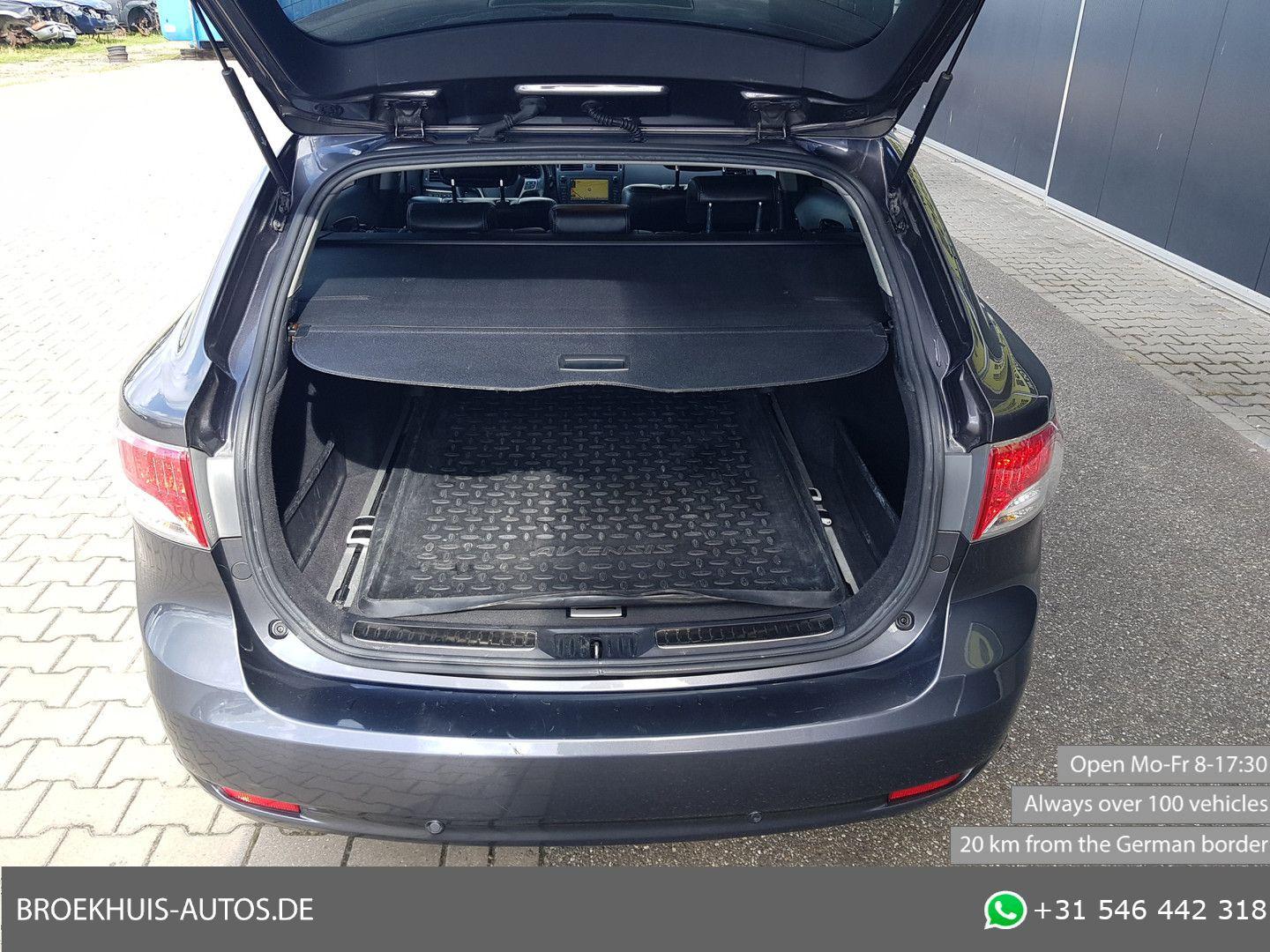 Toyota Avensis 2011 — photo 16