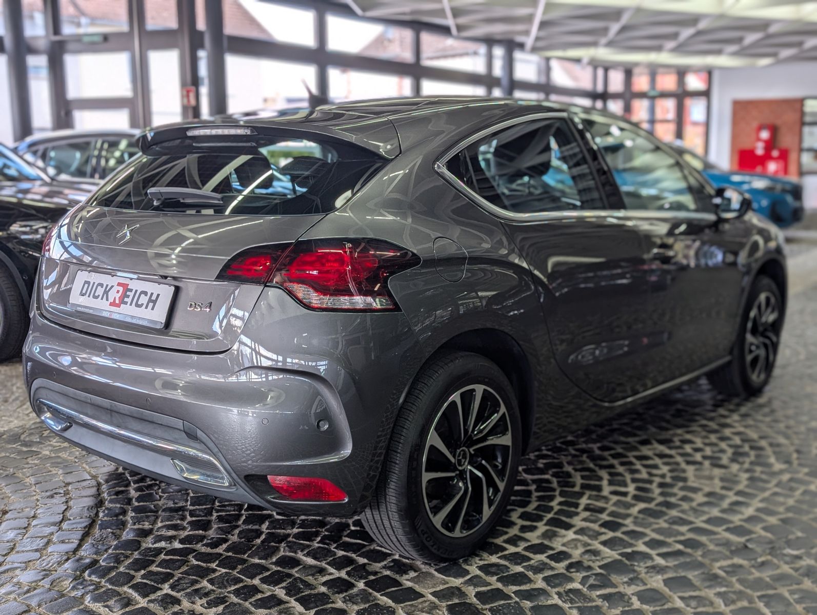 Fahrzeugabbildung DS Automobiles DS4 1.2 PureTech Basis MFL KAM TEMP SHZ PDC ALU1