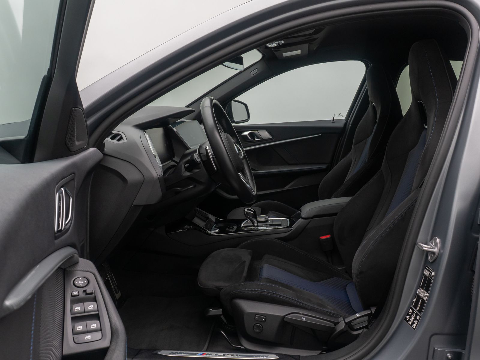 Fahrzeugabbildung BMW M135 xD HUD DAB Kamera HiFi Komfort 18Zoll