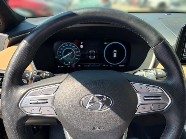 Fahrzeugabbildung Hyundai SANTA FE Signature Plug-In Hybrid 4WD Niveau El.