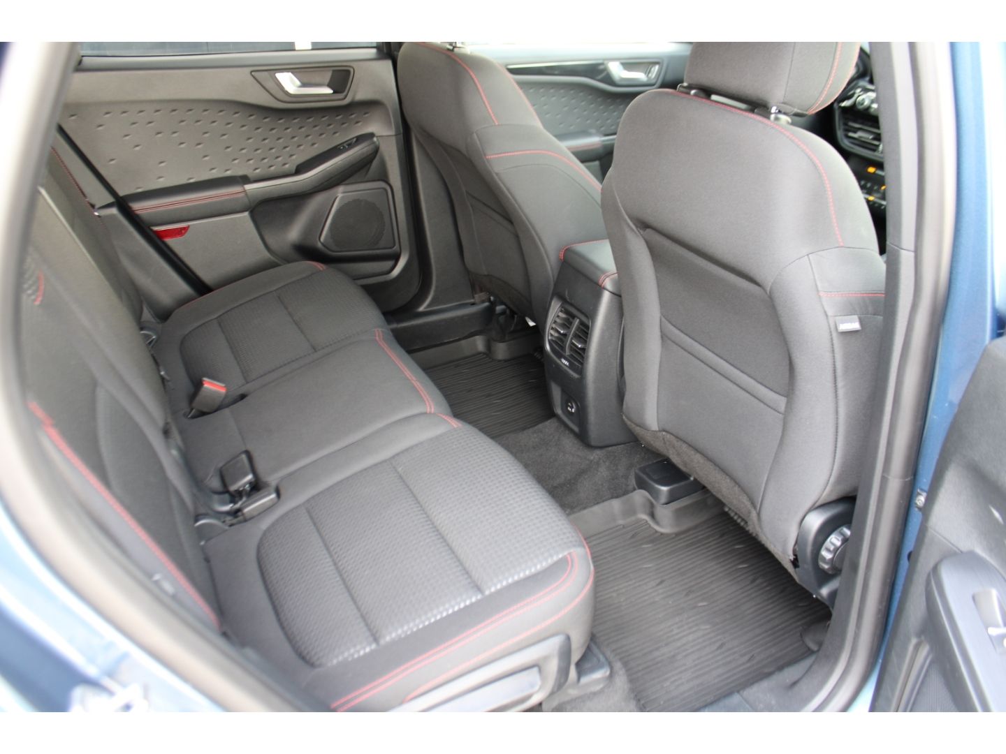 FORD Kuga 2.0 Hybrid ST-Line ACC LED TWA RFK AHK Navi - Image 10