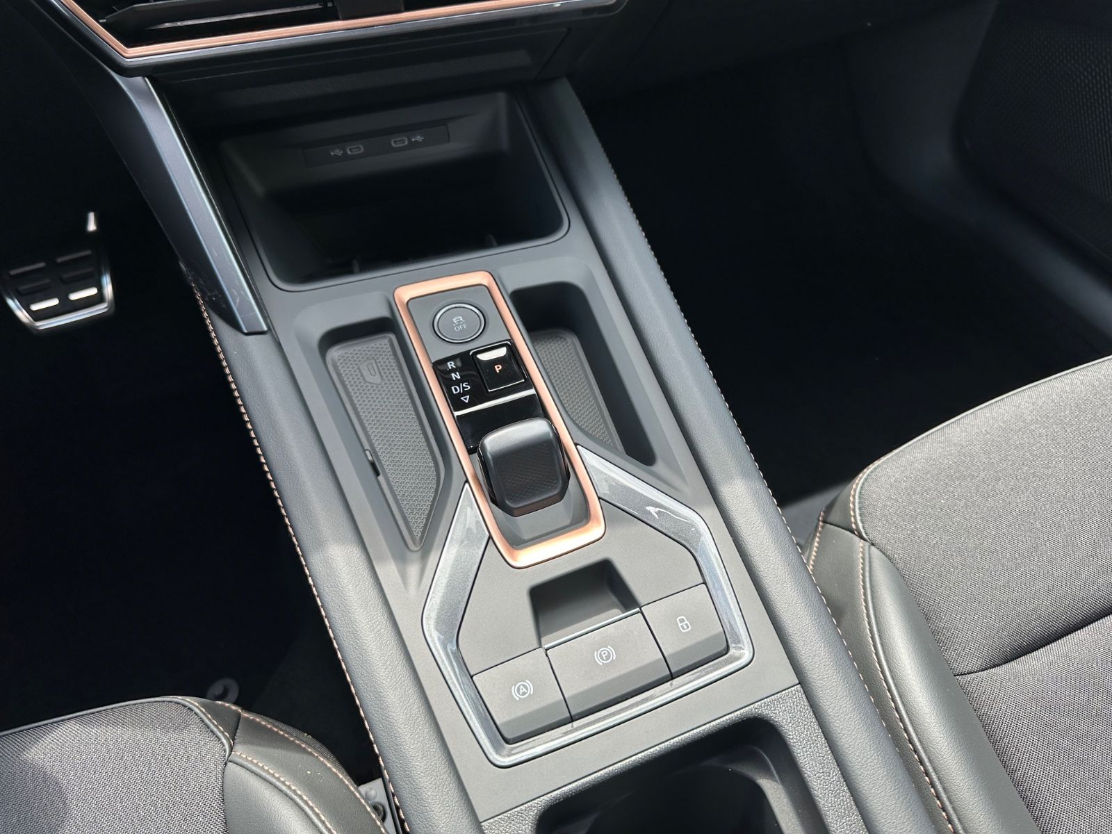 Fahrzeugabbildung CUPRA Formentor 1.5 eTSI DSG ACC/AHK/LED/SHZG/CarPlay