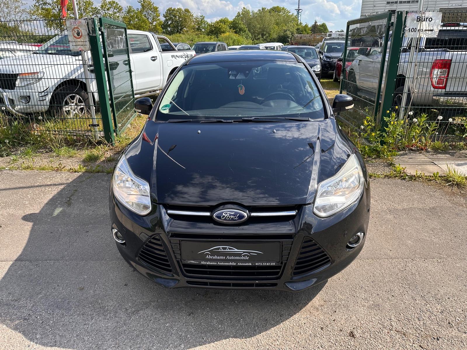 Ford Focus 2014 — rear view