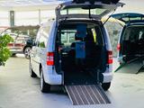 Volkswagen Caddy Behindertengerecht-Rampe-JAKO - Volkswagen Caddy mit Diesel-Antrieb