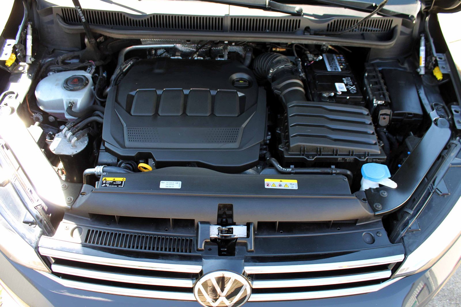 Fahrzeugabbildung Volkswagen Touran Comfortline 2.0 TDI DSG ACC PDC KAM LED