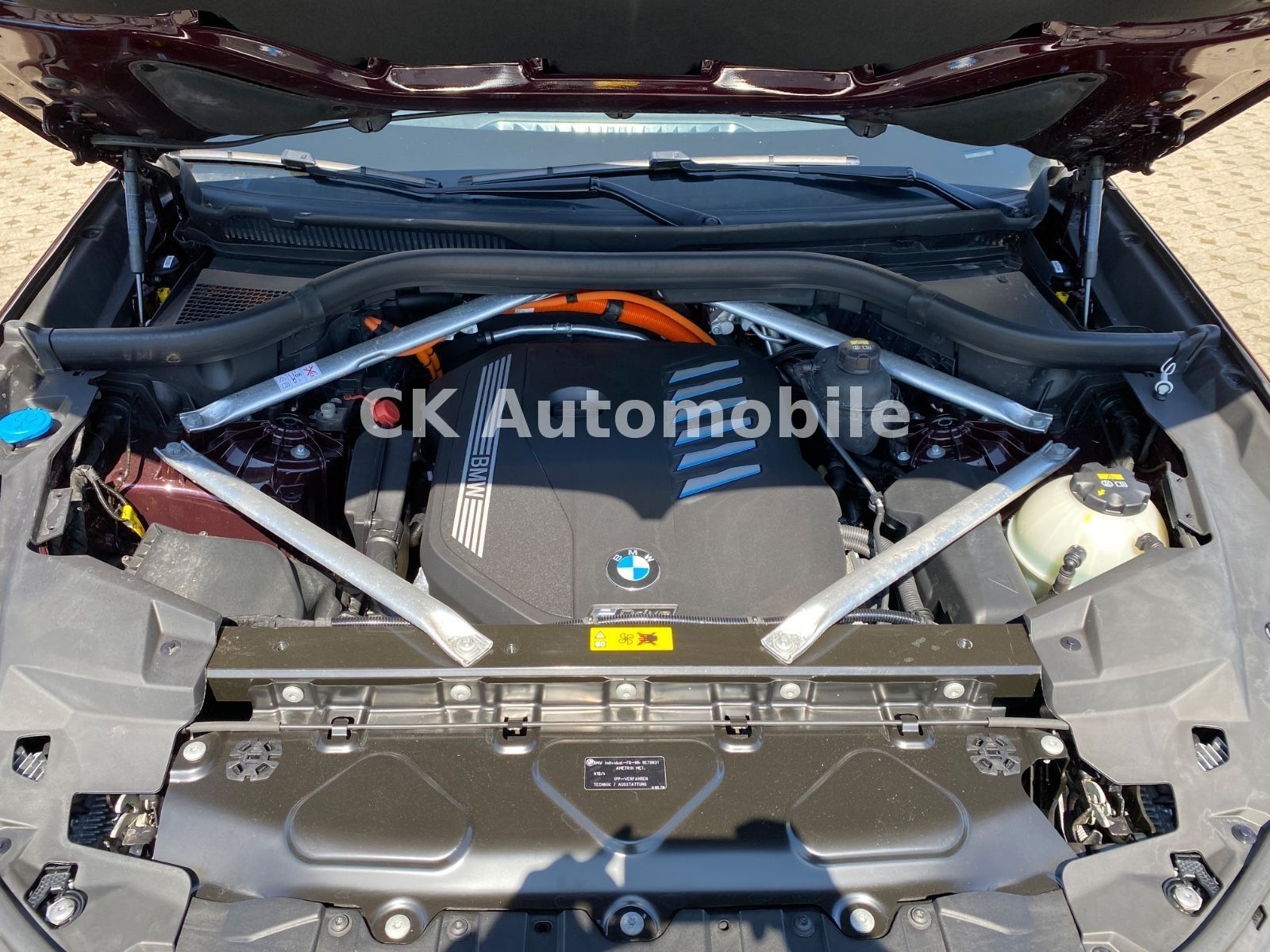 Fahrzeugabbildung BMW X5 xDrive 45e Individual/HeadUp/360°Kam/LED/AHK