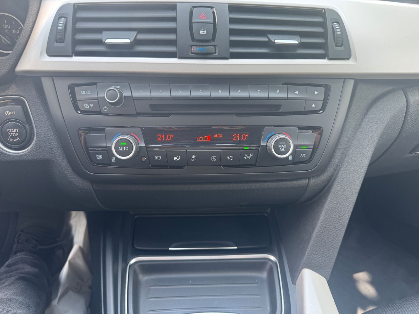 Fahrzeugabbildung BMW 318 Baureihe 3 Lim. 318 d xDrive Navi+Bluetooth