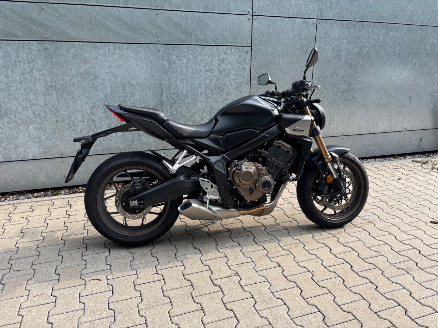 Fahrzeugabbildung Honda CB 650 R mit Tieferlegung um 35 mm