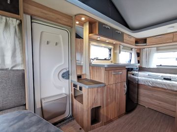 Fahrzeugabbildung HYMER / ERIBA / HYMERCAR FEELING 425 2023