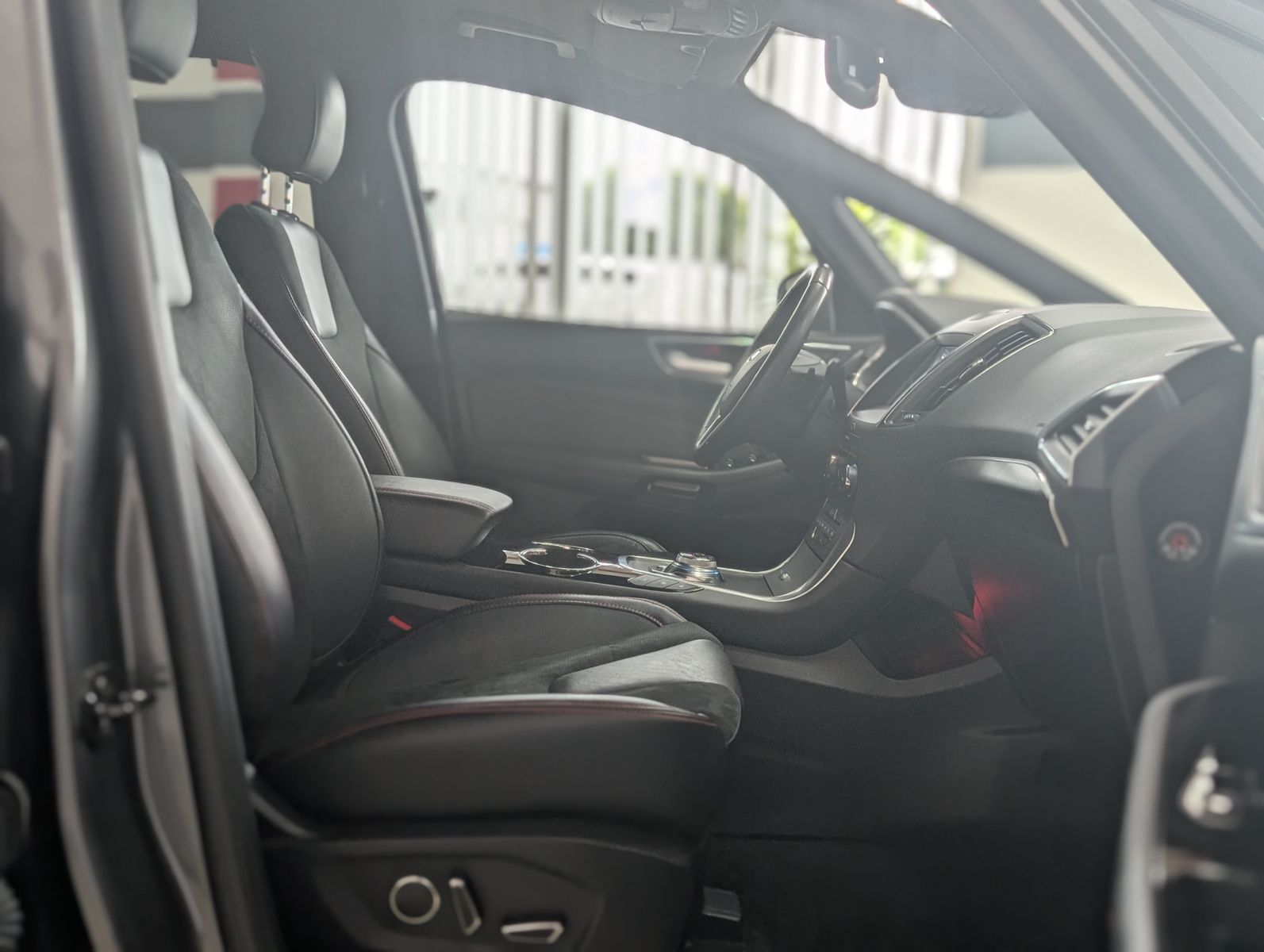 Fahrzeugabbildung Ford S-MAX 2.0 ST-Line ACC LED KAM StHZ SHZ MEMO