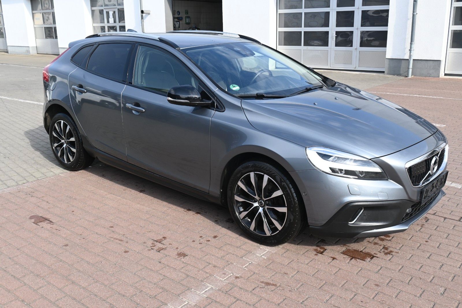 Fahrzeugabbildung Volvo V40 Cross Country D2 Momentum*Fahrass.Paket*RFK*
