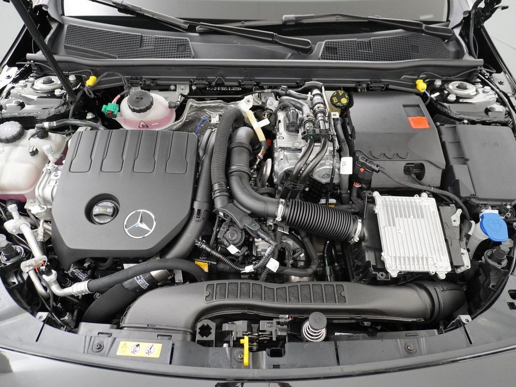 Mercedes-Benz A 250 e Star Edition AMG Line | Panorama - Schie