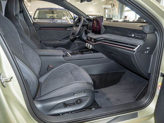 Foto Nummer 2: SKODA Superb